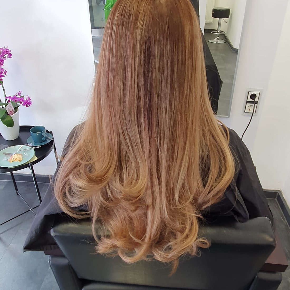 Langes warmes Blond mit Wellen in den Spitzen